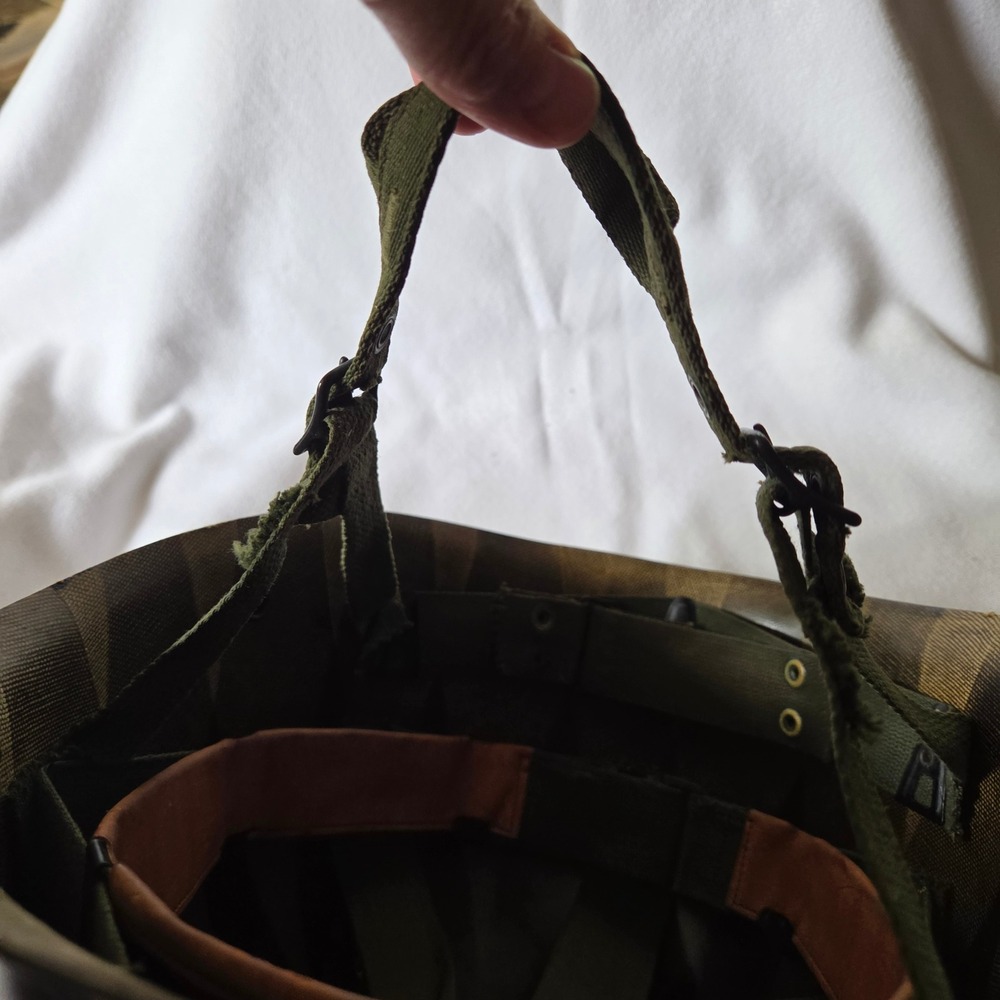 US Army M1 Helmet Liner Men OS Black Great Seal Insignia Military Collectors - Picture 4 of 11